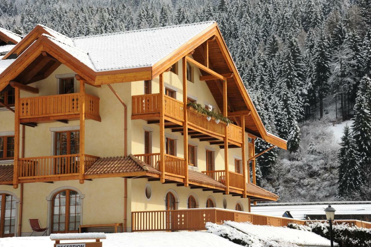 Holidays Dolomiti Apartment Resort Carisolo Εξωτερικό φωτογραφία