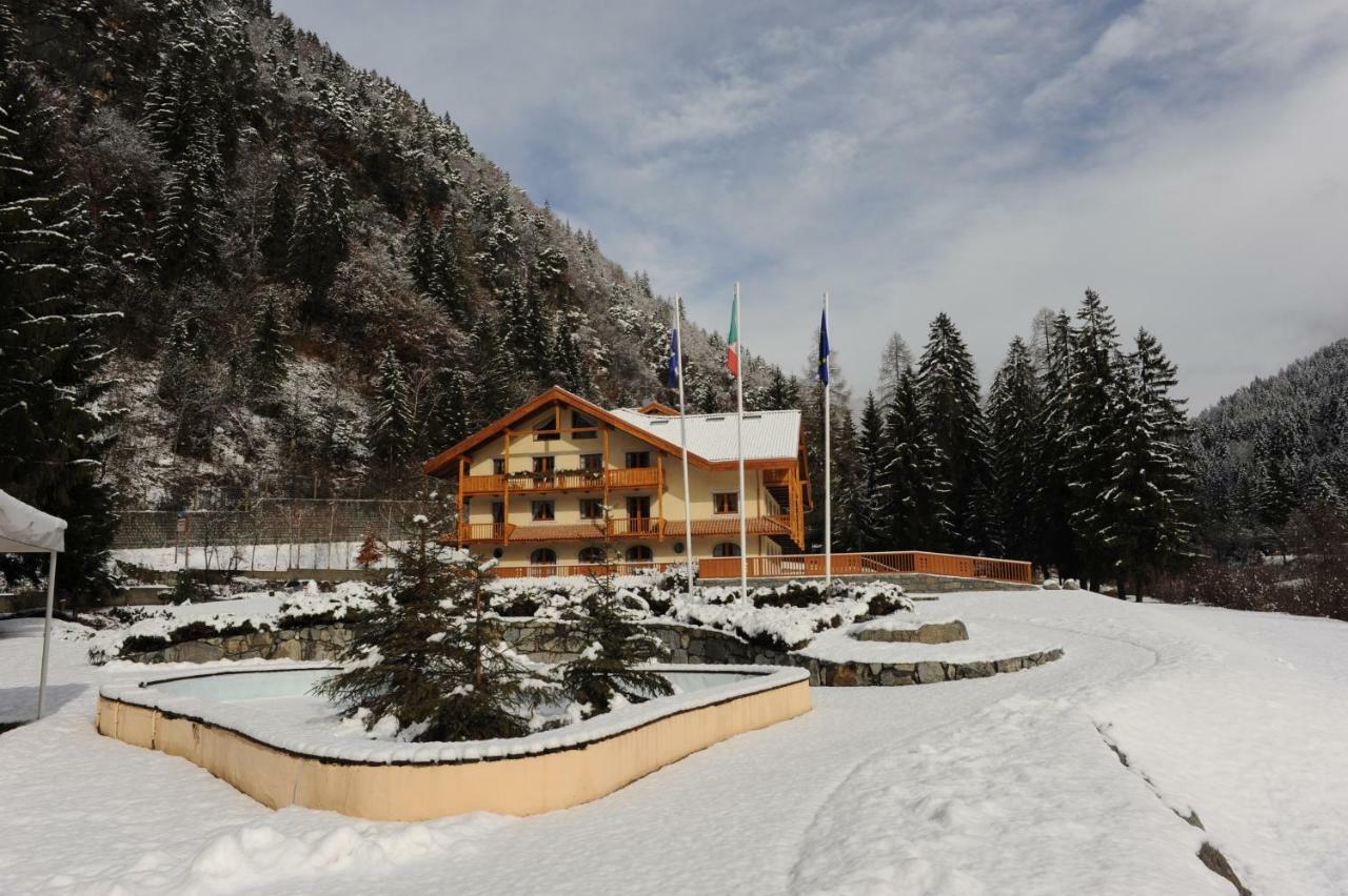 Holidays Dolomiti Apartment Resort Carisolo Εξωτερικό φωτογραφία