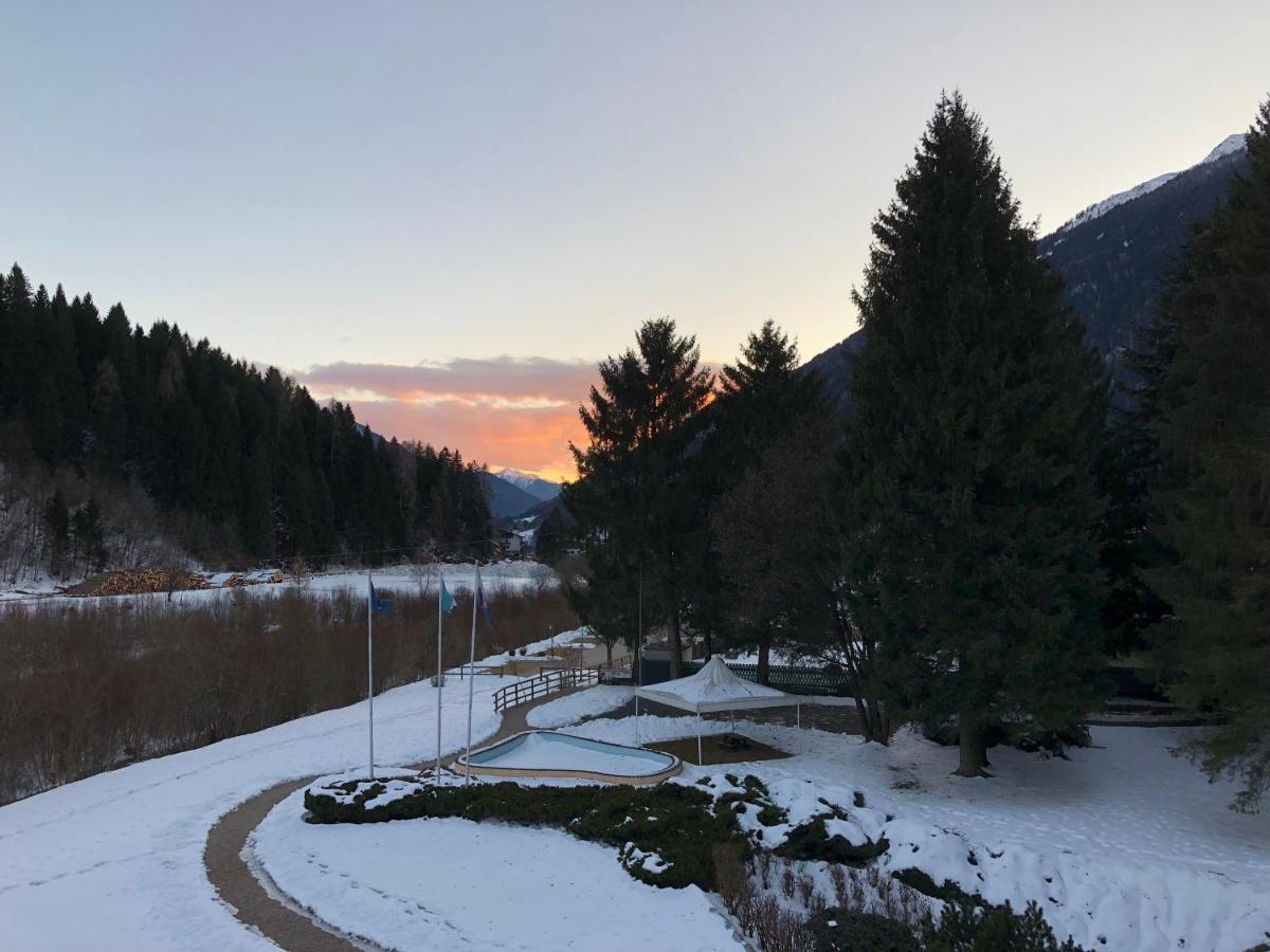 Holidays Dolomiti Apartment Resort Carisolo Εξωτερικό φωτογραφία